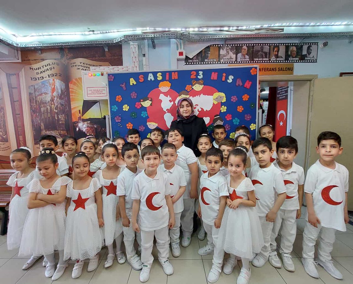 23 Nisanda Esma EYÜBOĞLU öğretmenimiz ve ögrencileri
<a href="/tcmeb/">Millî Eğitim Bakanlığı</a> 
<a href="/memleventyazici/">Levent Yazıcı</a> 
<a href="/istanbulilmem/">İstanbul İl Millî Eğitim Müdürlüğü</a>
<a href="/FatihilceMEM/">Fatih İlçe Millî Eğitim Müdürlüğü</a>
<a href="/mucipkina/">Mucip KINA</a>
@veliakademileri  @umudumogretmen1 @birharfbinist
<a href="/ogretmenist34/">Öğretmeniyle Güzel İstanbul</a> <a href="/Hacisuleymanbey/">Hacısüleymanbeyilkokulu</a>