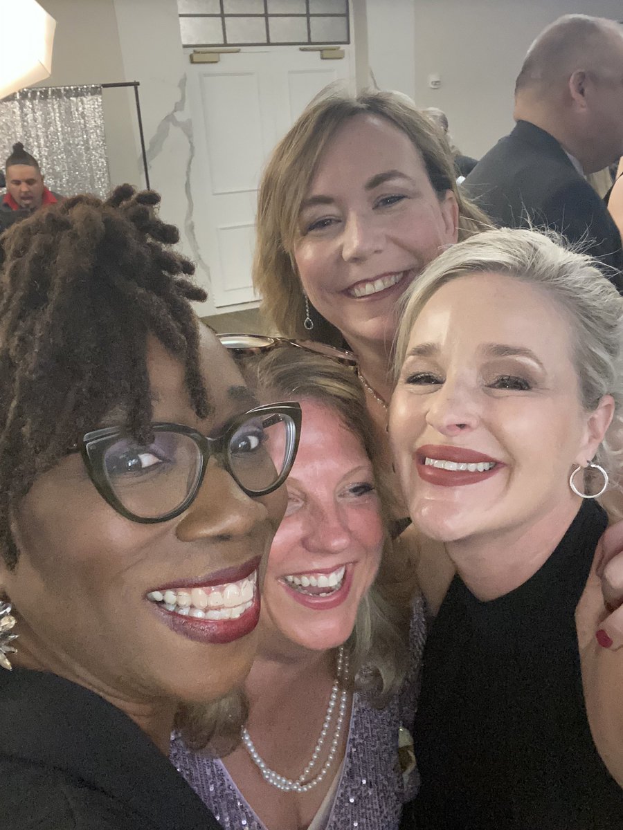 IgnacioTammy's tweet photo. Great night @AlexScholarship Gala.  #kidsfirst #titanpride #familyfun #friends #collegestudents @JKPolkACPS Principal @AlexVASheriff @AlexandriaVAPD https://t.co/7lph0PVDIQ