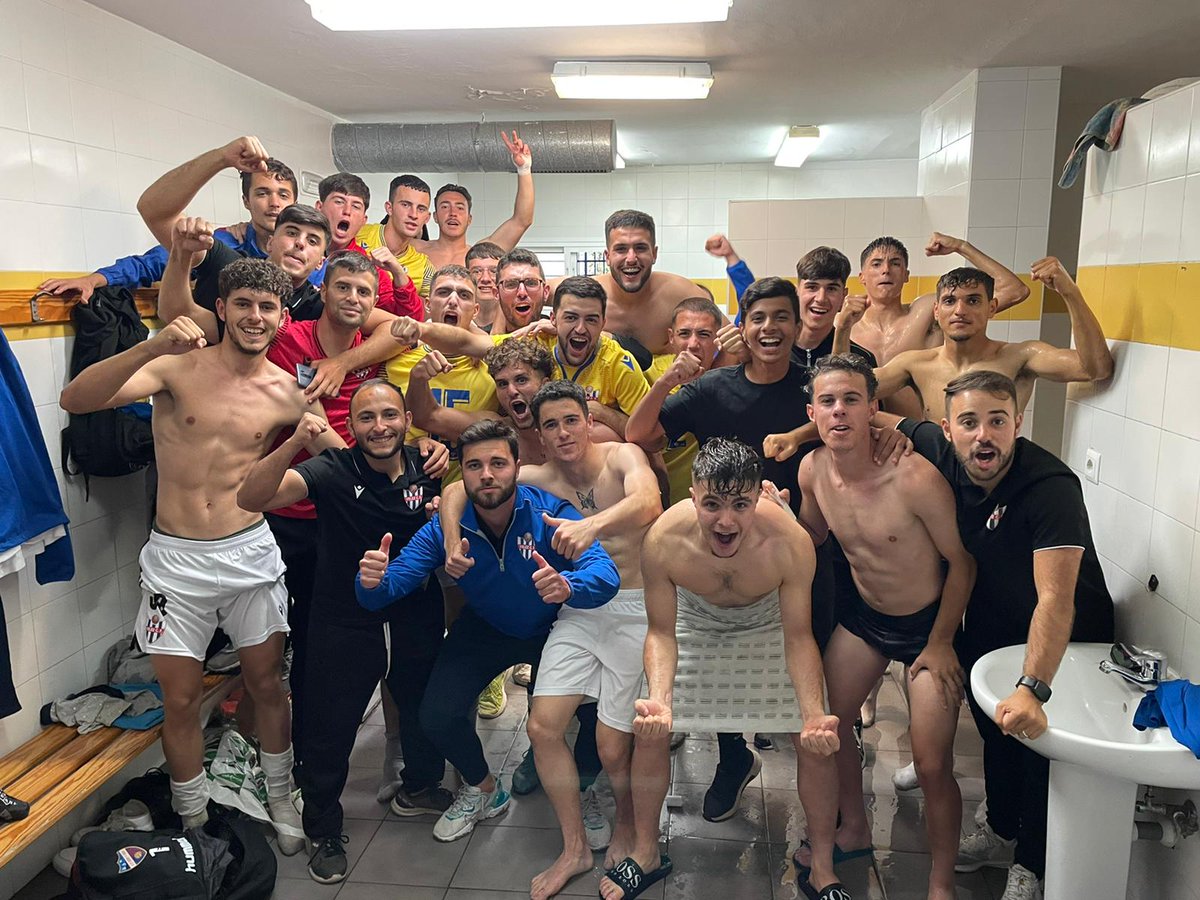 Jugando el playoff de ascenso a 2° andaluza. 0-1 en Marbella contra Peña Los Compadres. Seguimos.