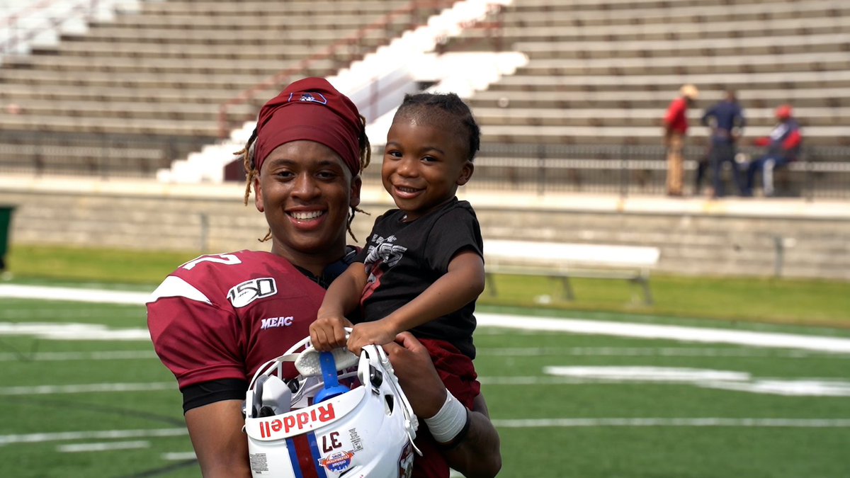 walipitt's tweet photo. I told buddy I’d get him this pic @SCState_Fb help me out 💯 @terrance_tuck https://t.co/5m2AKNeip7