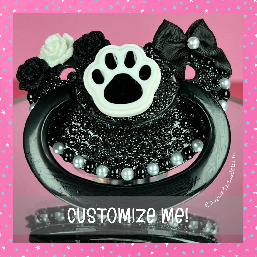DaizeeOopsie's tweet photo. This new paci is pawsitively adorable! 🐾 

Now available in the shop: https://t.co/QRNf52u3Rp

#adultpaci #adultpacifier #decopaci #decopacifier #custompac #adultpacifiershop #adultpacishop #pacishop #littlespace #littlespacecommunity #paci ⁠ https://t.co/y0RCyJqQLY