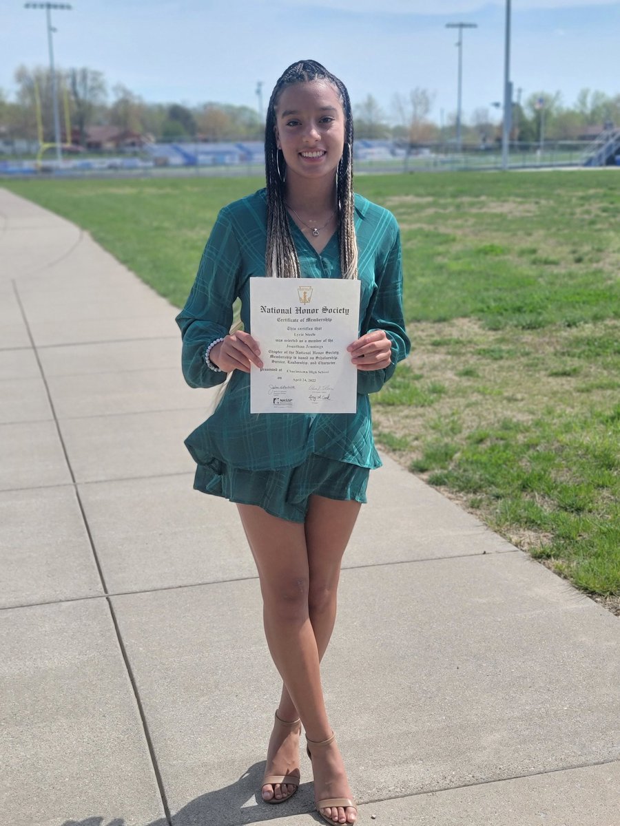 lyric_steele's tweet photo. Running isn't all I do!
National Honor Society Inductee📚#studentathlete #tracklife #sprinter https://t.co/hsoM4upiGF