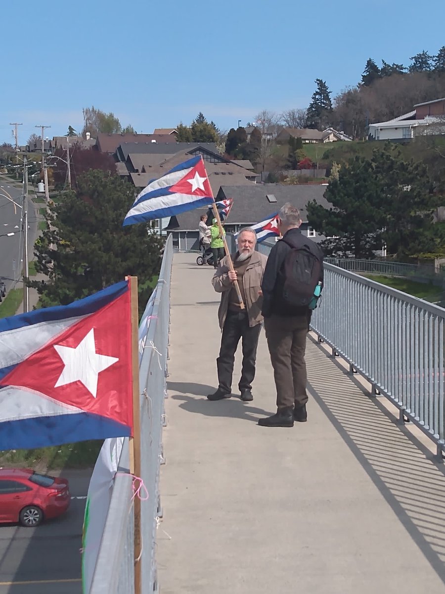 En Victoria, #Canadá 🇨🇦, brillaron hoy la solidaridad, el amor y el respeto por la lucha del pueblo cubano frente al genocida bloqueo impuesto por el gobierno estadounidense.

#JuntosXCuba 🇨🇺
#EliminaElBloqueo