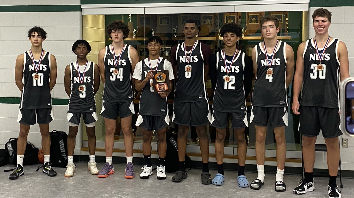 IndyNetsbball's tweet photo. Total team effort for the INB Elite 16u team. All 8 guys toughed out a dbl overtime win to take the Gymrats Harwood Invitational Silver pool. Great job @nemoXdang @LukeYeager_24 @bryceagray35 @60trayross @BraydenKanitz @ReisButcher12 Luke Peters &amp; Erie Bryant. #indynetsbasketball https://t.co/ZHcABYzPvD