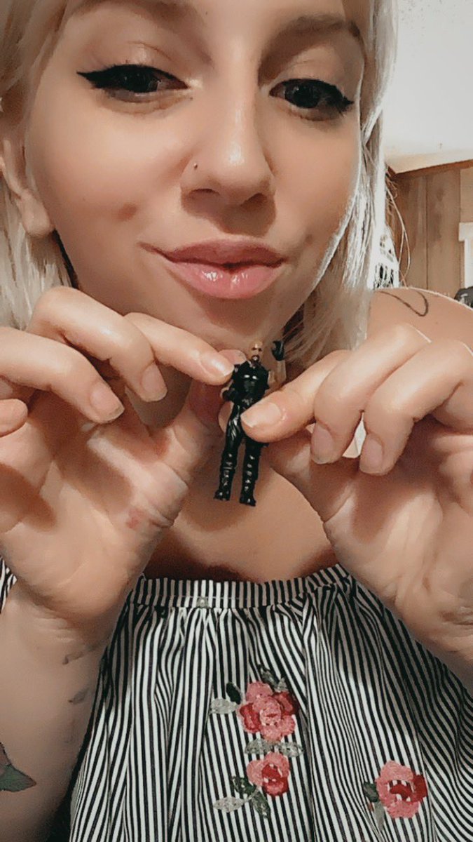 ClaudiaHeart2's tweet photo. Sometimes when you go out, it’s good to have a travel sized little toy just in case~ 🥰 https://t.co/9WrJE1ZRjV