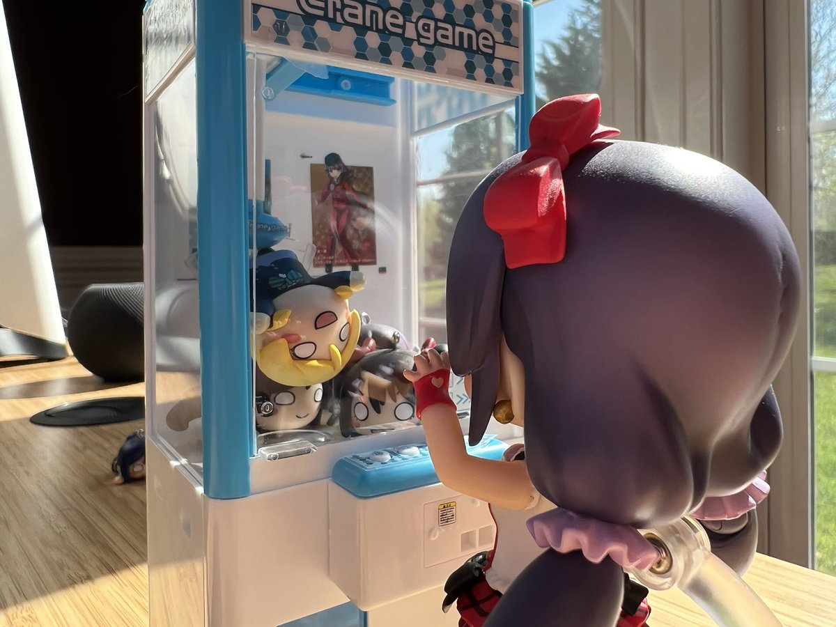 cosplayerkyo's tweet photo. Found a fun little way to display the tiny keychain nesos
#lovelive #nesos #nozoheh https://t.co/IsefNH11zW