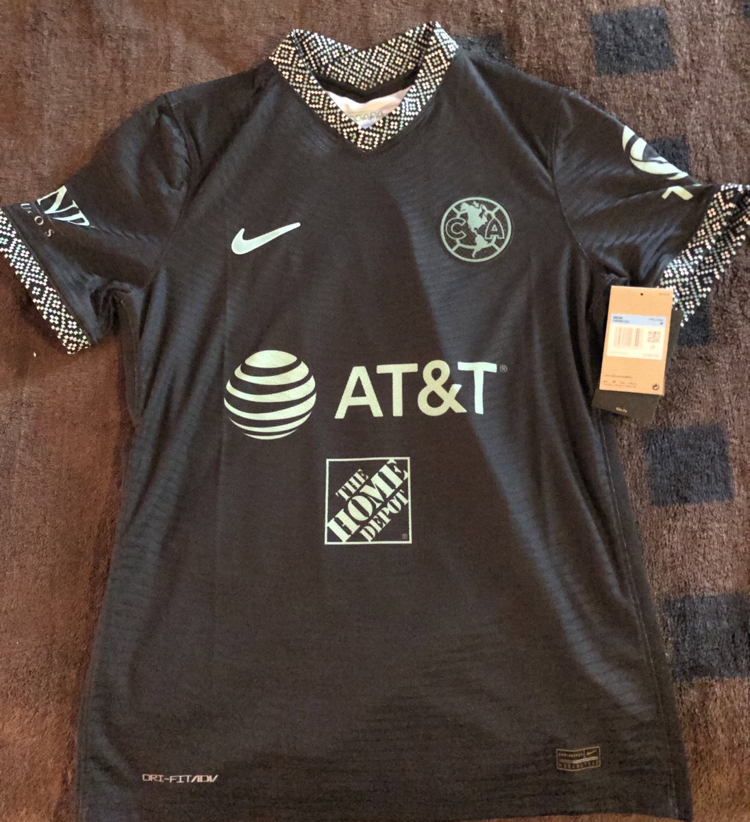 dreaminginlive's tweet photo. i love this jersey sm, the numbers and letters design are amazing. ily @0xCuco <3 and thanks @ClubAmerica and @Nikys_Sports for this collab https://t.co/sdHSYgUzo4