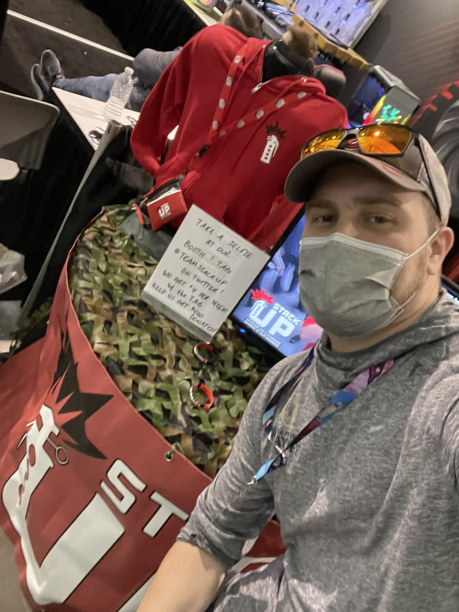 ZeusLair's tweet photo. #teamstackup @StackUpDotOrg had to get the selfie. https://t.co/vP2dMuQW9j