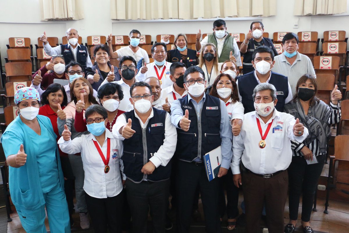 Minsa_Peru's tweet photo. Este sábado el equipo técnico del #Minsa, encabezado por el ministro Jorge López Peña, se reunió con representantes del #Fenutssa para dialogar sobre el proceso de mejora permanente de las condiciones laborales en el sector salud. https://t.co/L56vSQbYWE