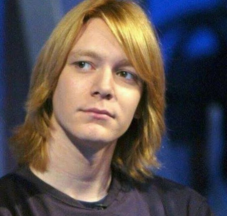 gardenauI's tweet photo. rodrigo faro emo é o terceiro gêmeo dos weasley de harry potter https://t.co/3WLOhQXhAf