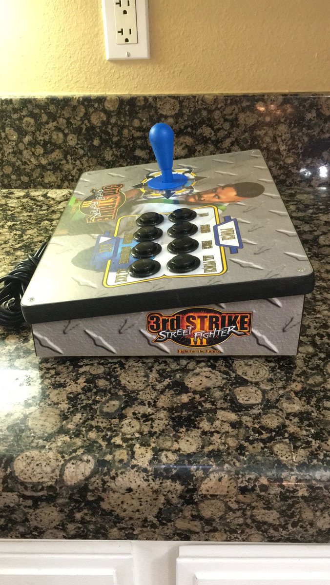 Dhanos_89's tweet photo. Another MAS stick added to the collection. MAS Systems Slim 3rd strike arcade controller. Made in 2019 by Thao Nguyen. #Capcom #arcadestick #streetfighter #fightstick #MASstick. https://t.co/Ia5LjKTjid