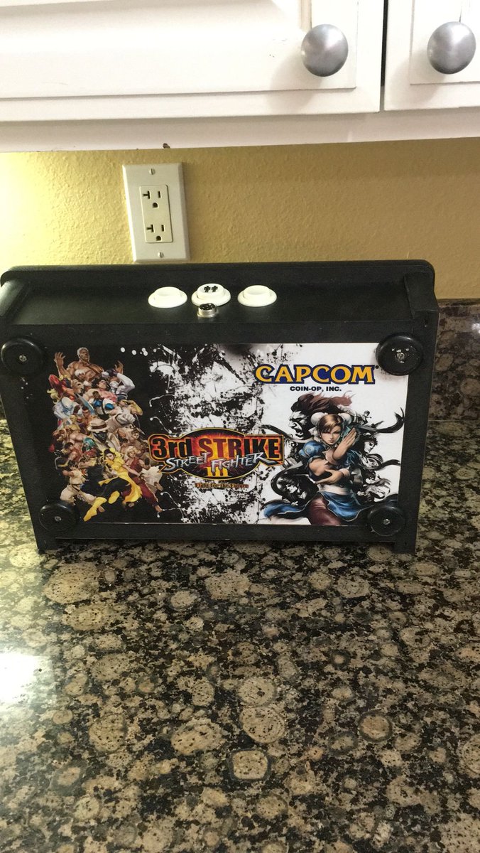 Dhanos_89's tweet photo. Another MAS stick added to the collection. MAS Systems Slim 3rd strike arcade controller. Made in 2019 by Thao Nguyen. #Capcom #arcadestick #streetfighter #fightstick #MASstick. https://t.co/Ia5LjKTjid