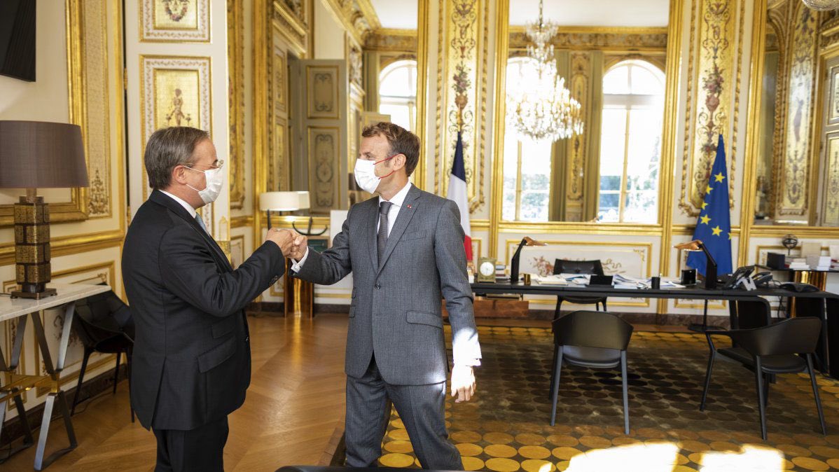 ArminLaschet's tweet photo. Herzlichen Glückwunsch, lieber @EmmanuelMacron ! Dein Sieg ist historisch wichtig für Frankreich 🇫🇷 und Europa🇪🇺. Deutschland und Frankreich müssen jetzt das Momentum dieses Votums für Europa nutzen, um eine neue Dynamik in der Außen- und Sicherheitspolitik zu entfalten. @welt https://t.co/WDQLpU3bmG