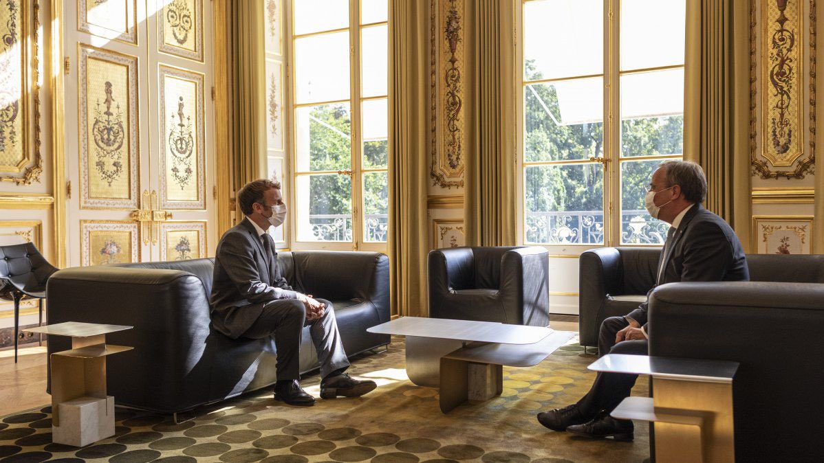 ArminLaschet's tweet photo. Herzlichen Glückwunsch, lieber @EmmanuelMacron ! Dein Sieg ist historisch wichtig für Frankreich 🇫🇷 und Europa🇪🇺. Deutschland und Frankreich müssen jetzt das Momentum dieses Votums für Europa nutzen, um eine neue Dynamik in der Außen- und Sicherheitspolitik zu entfalten. @welt https://t.co/WDQLpU3bmG