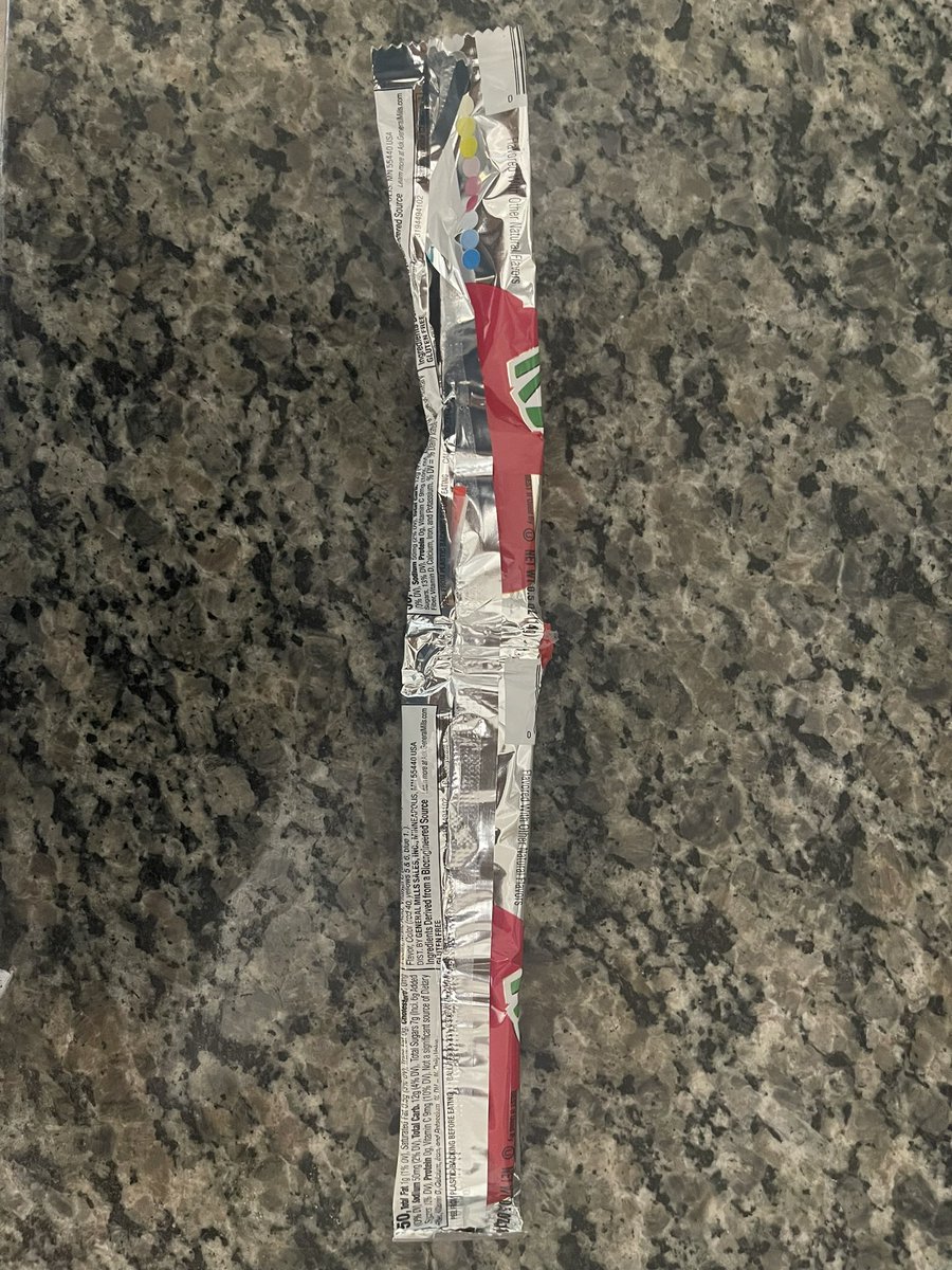 VolpeShimoda's tweet photo. @fruitrollups fruit by the foot long roll up🤔 https://t.co/YaYWIfberu