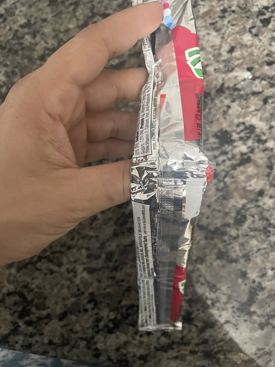 VolpeShimoda's tweet photo. @fruitrollups fruit by the foot long roll up🤔 https://t.co/YaYWIfberu