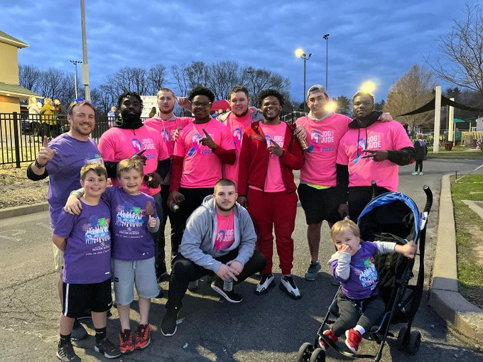 KingsCollegeFB's tweet photo. Yesterday our guys volunteered to support @JogForJude The NEPA community is our home and we love being able to help out with such amazing events! https://t.co/DA8UJco1EW