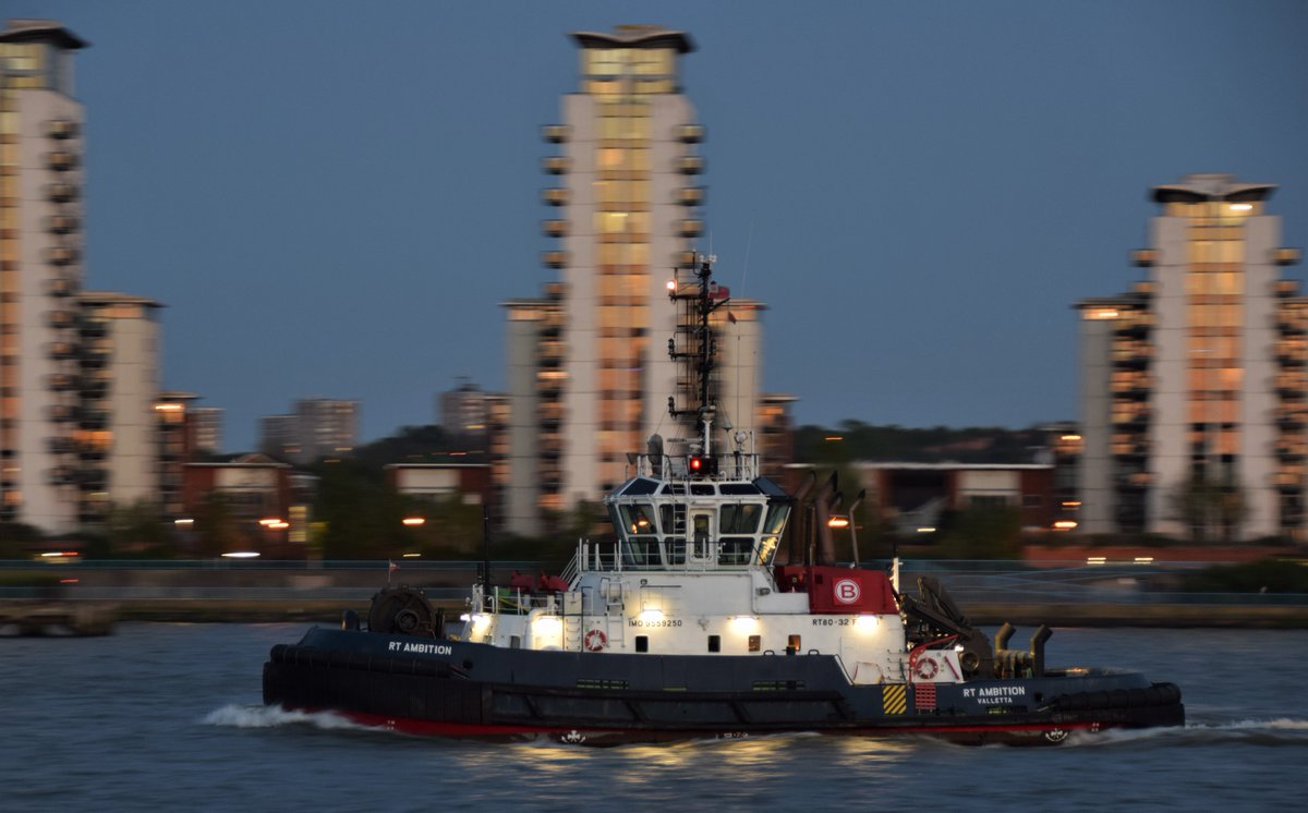 AJBC_1's tweet photo. Supporting the cruise ship departure was @BoludaTowage #tug RT AMBITION #dlr_blog

#RTAmbition #Tugboat #RiverThames #London https://t.co/Yo36XEYZwX