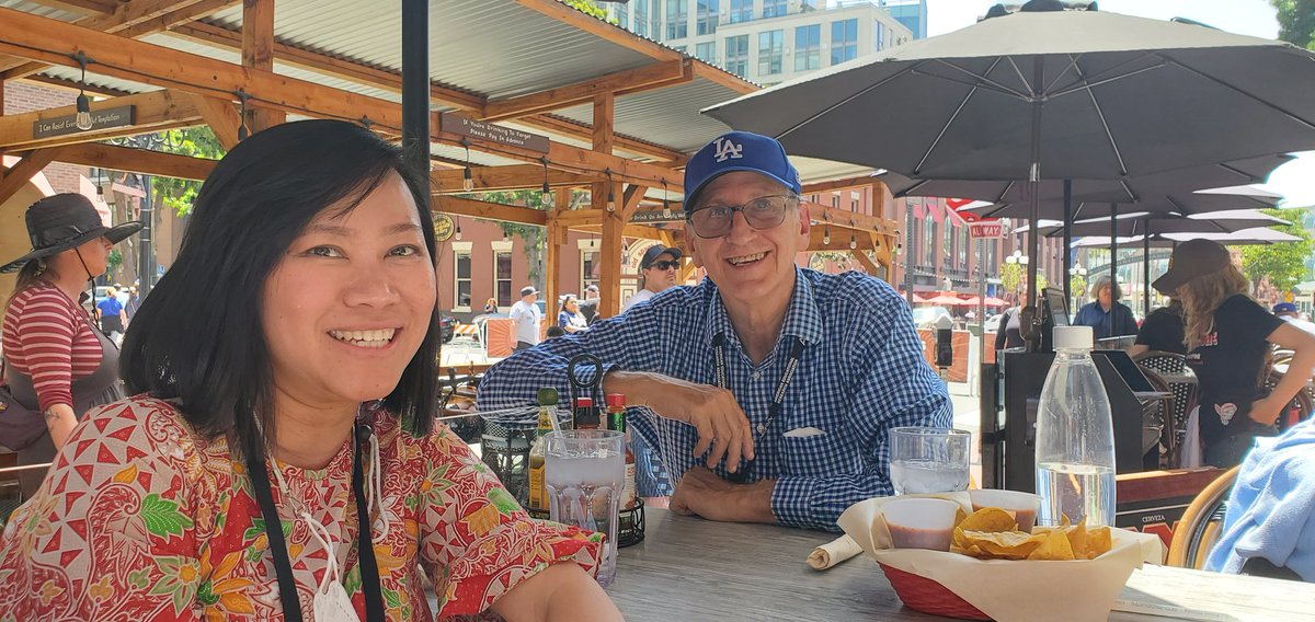 PaulineMuljana's tweet photo. I just had another fantastic #inpersonmeetup and informal mentoring at #AERA22. This time, it's with the great @markwarschauer . What a kind and wise scholar! The PhD students at @DLL_UCI are LUCKY to be advised by him. Cherish him! https://t.co/RVYUoDlWrG