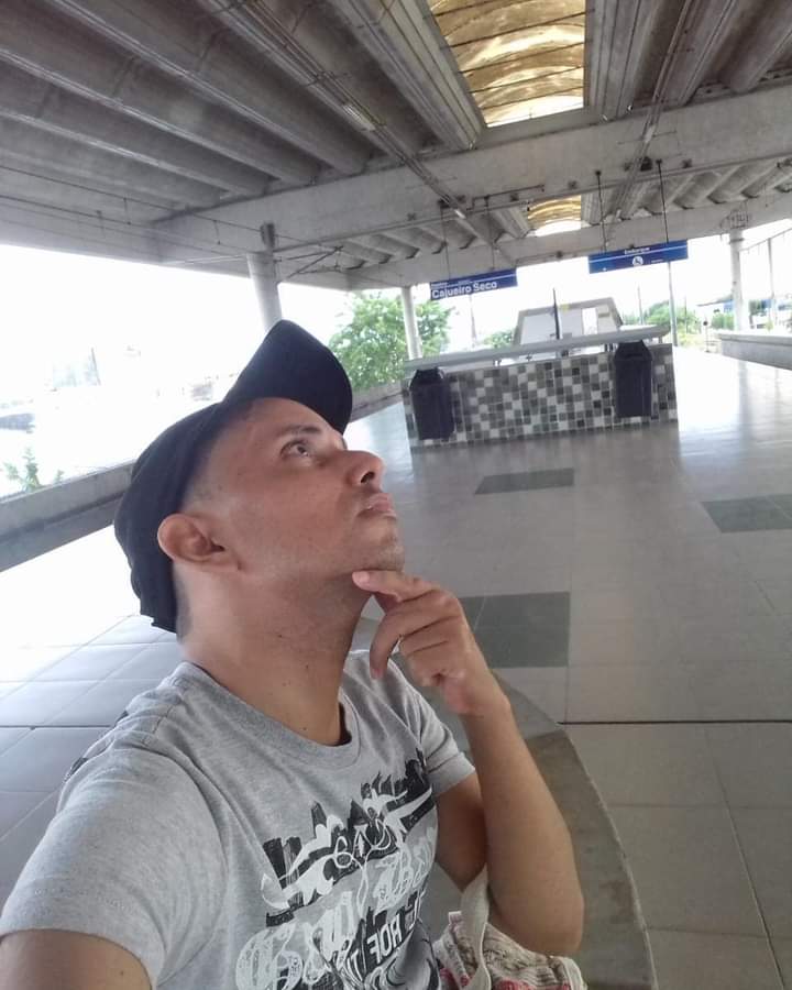 YnhoAnderson's tweet photo. Pra quem precisou me perder pra me admirar, eu entendo. Porque eu precisei me perder pra ver a pessoa maravilhosa que eu sou.
#FatoReal🚶♂️✌
#SozinhoComMeusPensamentos🚶♂️
#Sou_Um_Feio_Gostoso😌😎😏 https://t.co/pOtwIk8Wcx