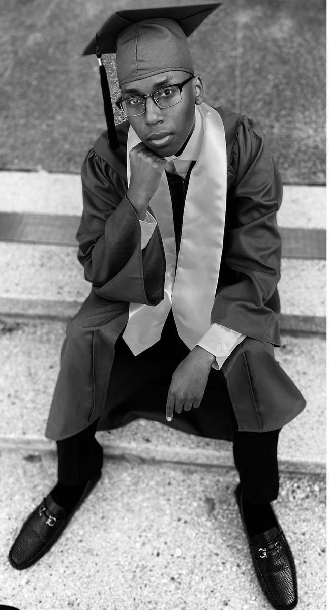 ReshondaMorris's tweet photo. Senior pics are in …. Class of 2022… @VictoryECHS @AldineISD @SFASU #aldineproud #Classof2022 #countdown #futurelumberjack #computersciencemajor https://t.co/6vvpsLUtiy