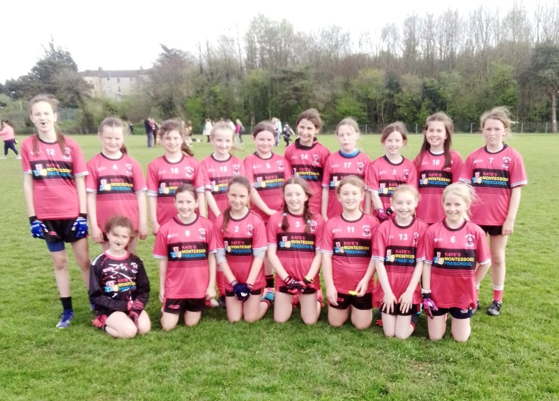 Our U11 girls football team who played Fermoy away today.  The girls played a great game and improved as the game went on . Well done girls ⚫🔴 #sports #havingfuntogether <a href="/BunscoilNaToirb/">Bunscoil na Toirbhirte</a> <a href="/Ballygiblingaa/">Ballygiblin GAA</a> <a href="/BallygiblinNS/">Ballygiblin National School</a>