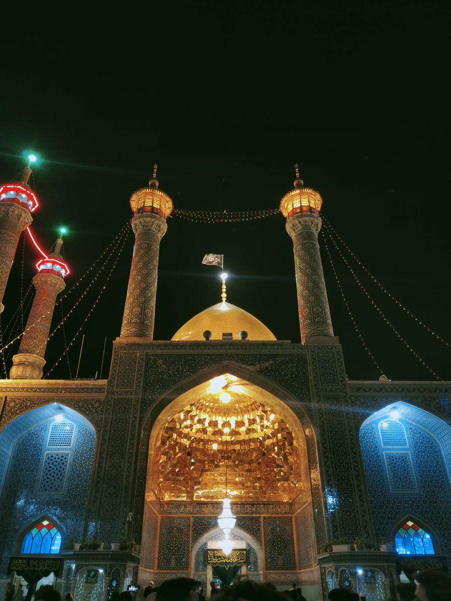 Hassankhansad's tweet photo. *شب قدر شب نزول قرآن*
خدا ہمیں اس شب کی برکتوں کو اور قرآن کو حقیقی معنوں میں سمجھنے کی توفیق عطا فرمائے۔
آپ سب کی نیابت میں ابھی *بی بی معصومہ قم سلام اللہ علیہا کی ضریح مبارک* پر سلام عرض کیا ہے۔
اس شب اپنی خصوصی دعاؤں میں یاد رکھیں۔
محتاج دعا حسن خان https://t.co/vSyuik1ZT7