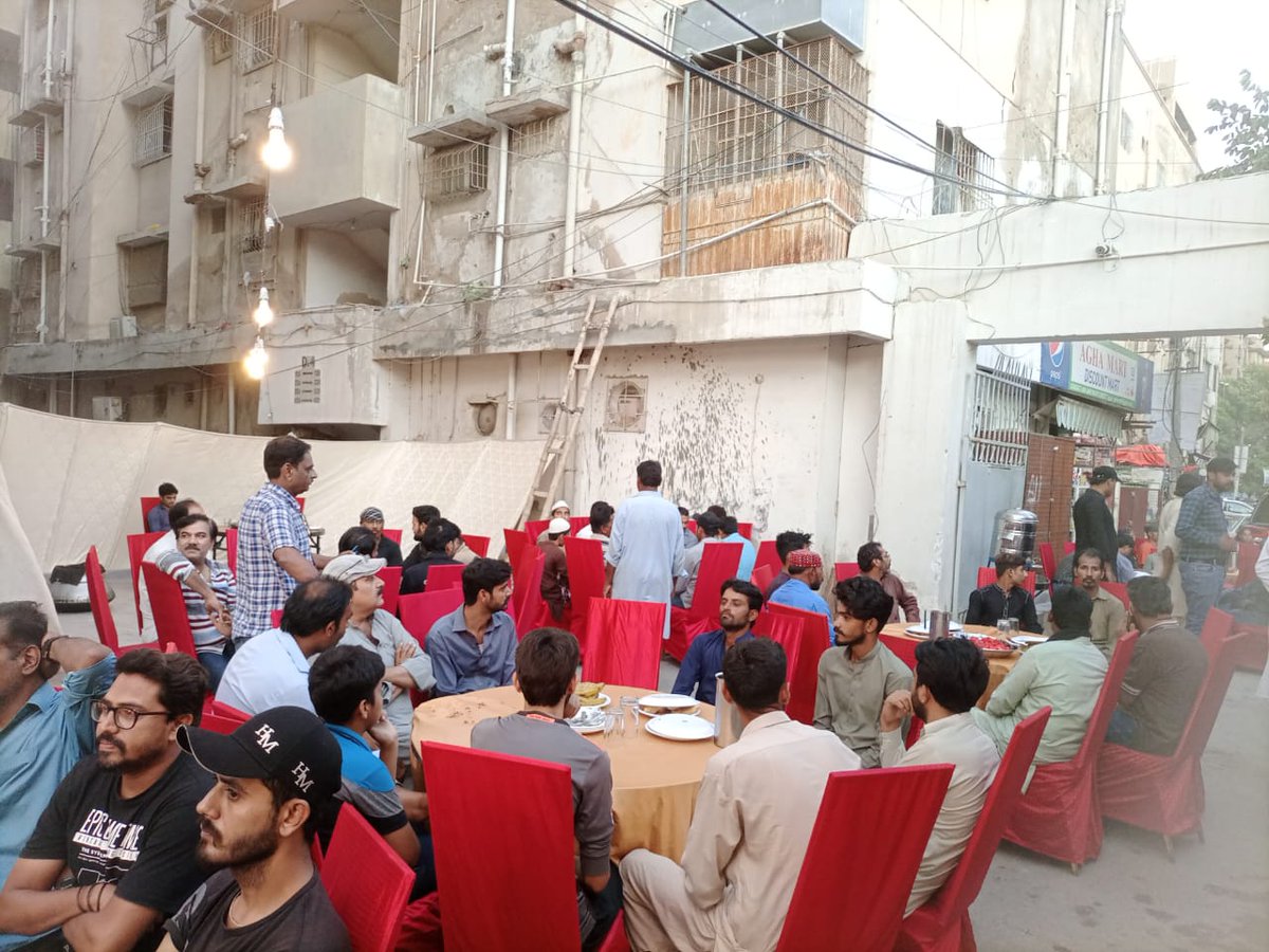 پاک سرزمین پارٹی،جوہر ٹاؤن کیجانب سے حنید سٹی، گلستانِ جوہر میں افطار ڈنر کا اہتمام کیا گیا۔
جس میں صدر پاک سرزمین پارٹی انیس قاہمخانی بھائ، سینر واۂس چیرمین اشفاق منگی بھائ، جنرل سیکرٹری حسان صابر بھائ نے شرکت کی۔