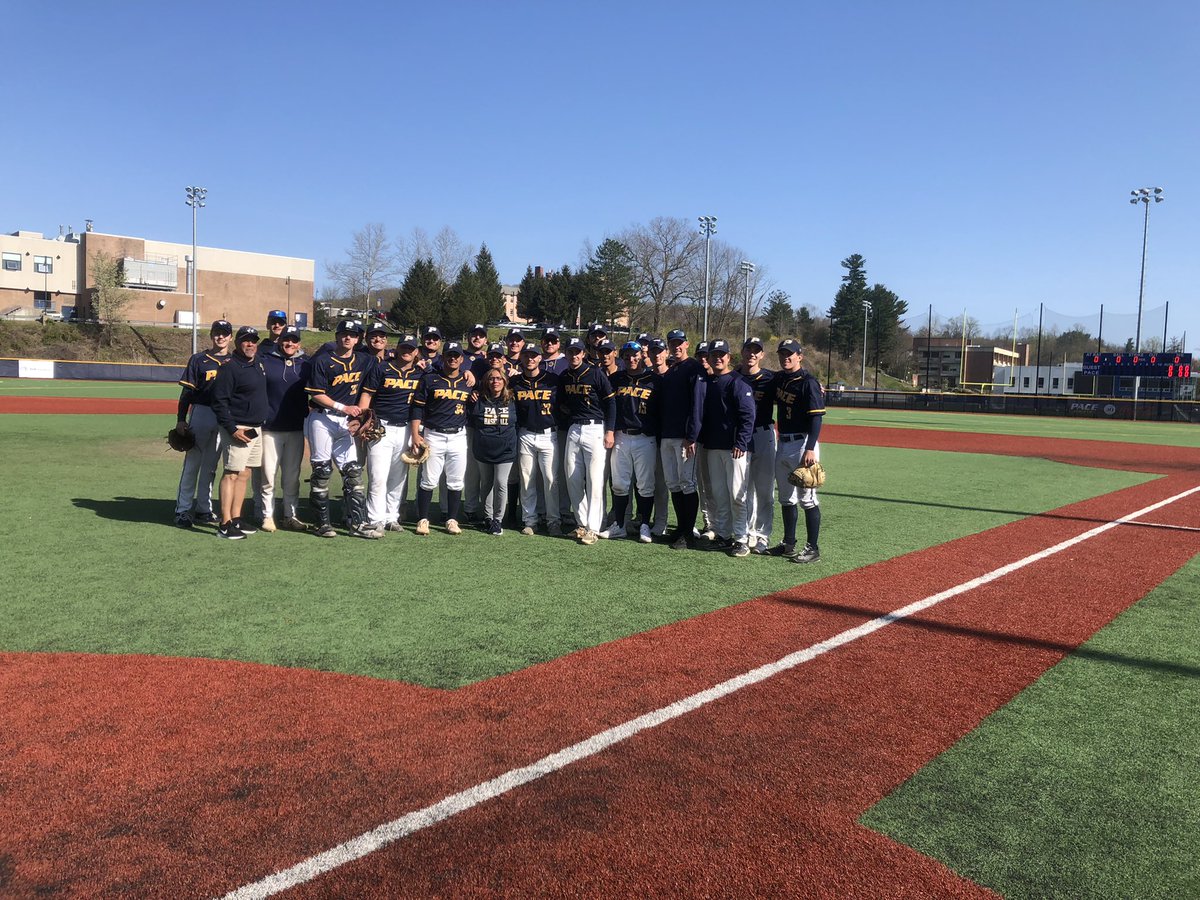 PaceUSetters's tweet photo. .@PaceUBaseball with Diane. #MoreThanJustAGame https://t.co/kxWcs9yC4a