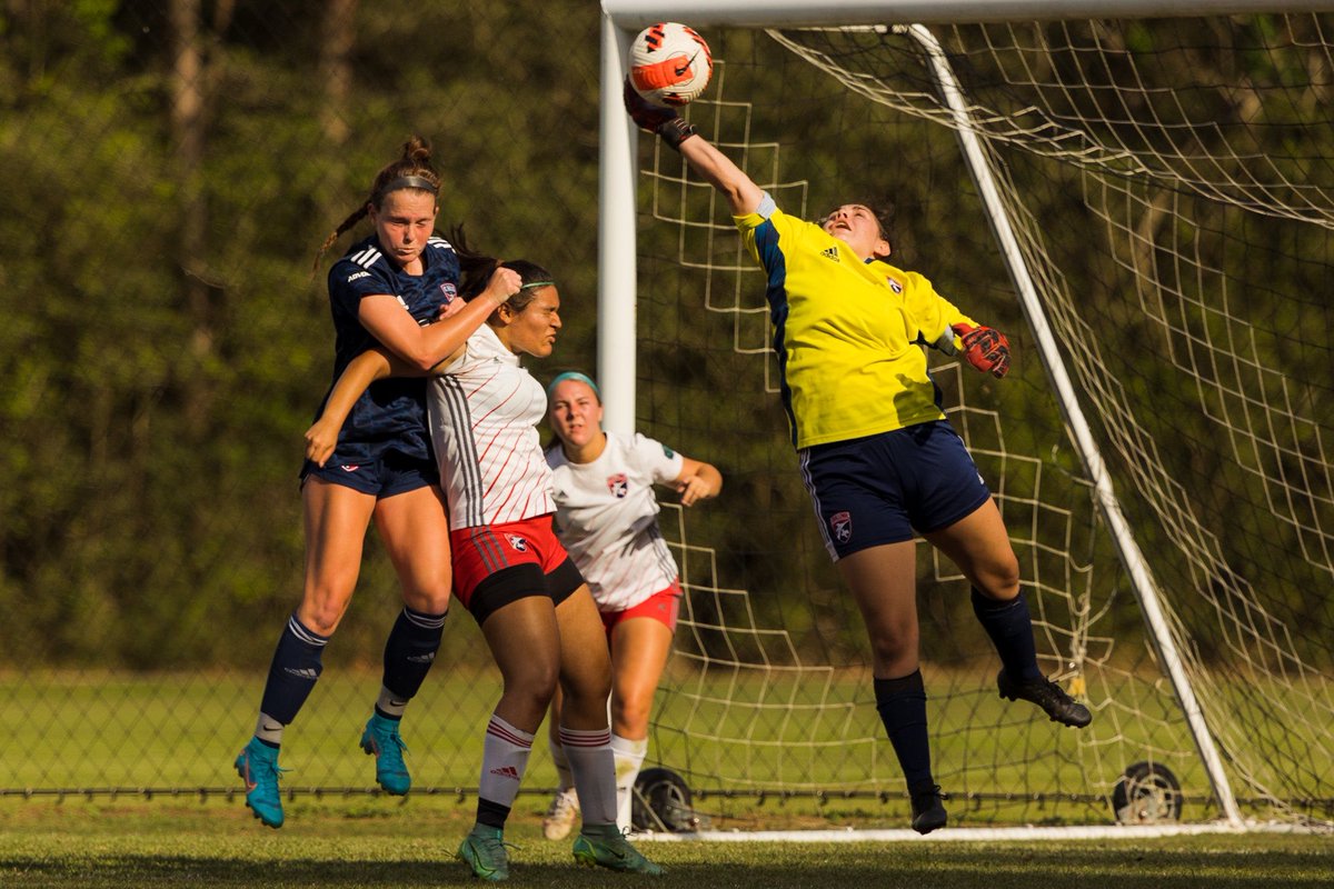 Challenge19ECRL's tweet photo. 04 ECRL Red are back on the pitch and finishing up strong. Nothing but smiles, grit, and determination. @ChallengeSoccer https://t.co/g62daLrUMN