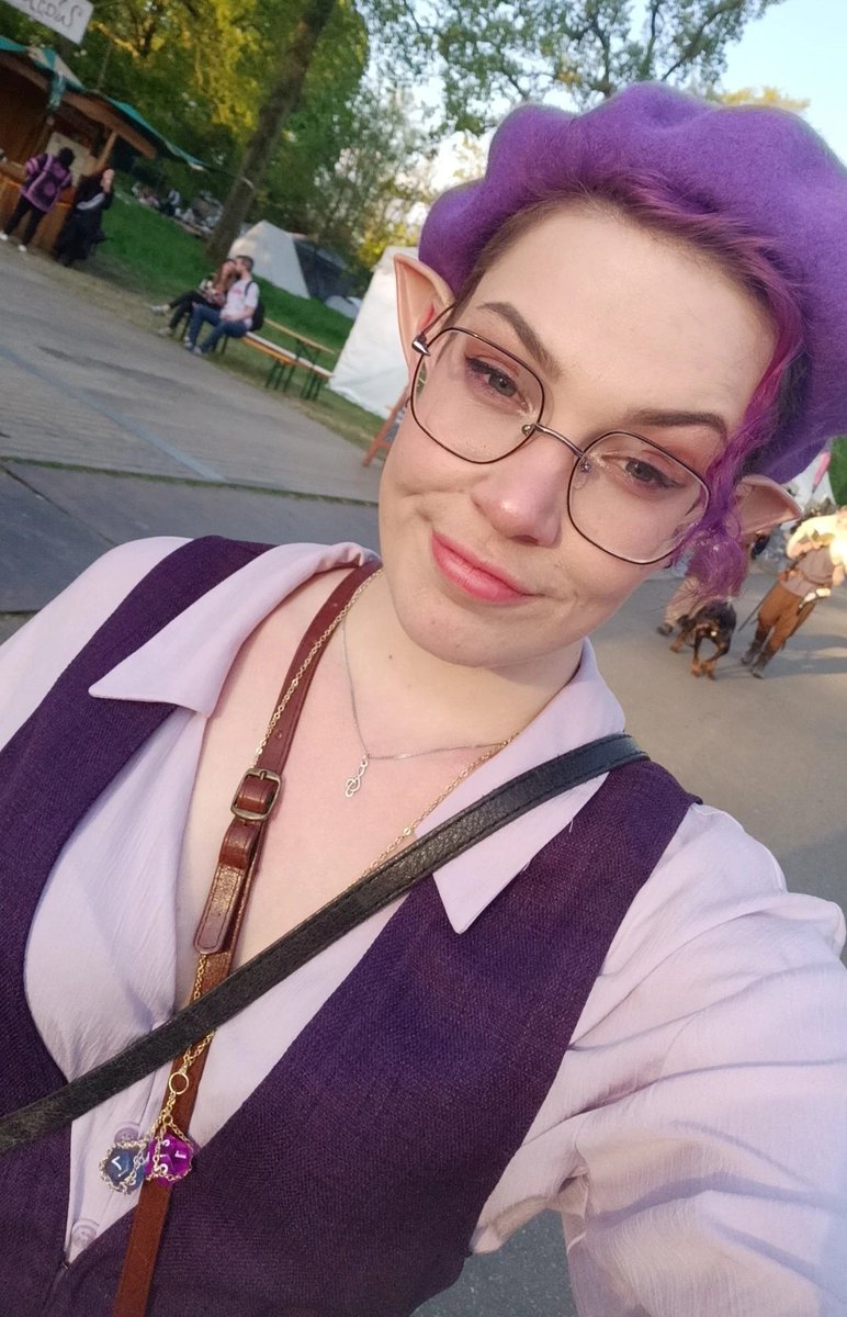 notquitegoth_'s tweet photo. Oh, Scanlan update y'all! Elfia was amazinggggg so many critters, so much love. #doyouspice? https://t.co/g8Bk94FSdp