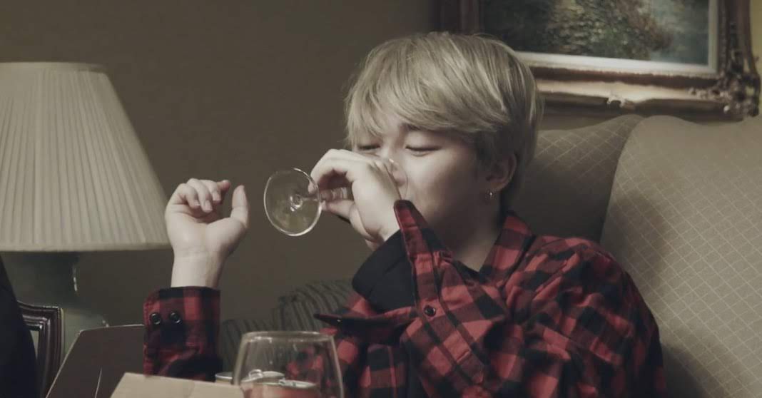 devilohmnanon's tweet photo. jimin breaking the dynamite record

It's literally BTS vs BTS https://t.co/yAm3VHszu7