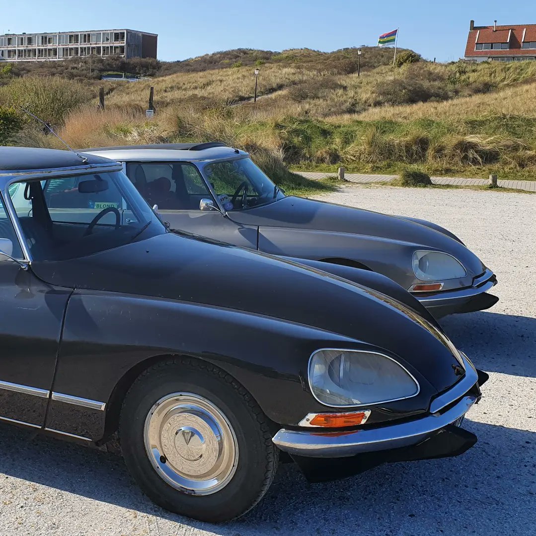 Lekker samen toeren met de Citroën DS, ieder jaar met vrienden in de meivakantie op Terschelling #Terschelling #Citroënds
