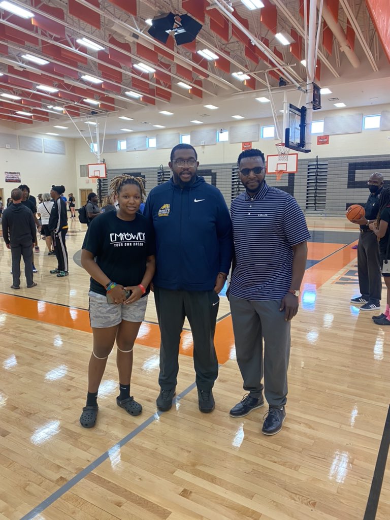 Zoe_Davis30's tweet photo. Blessed and thankful to receive my first offer from Averett University!! @AverettWBB https://t.co/hh5AZ7Yo89