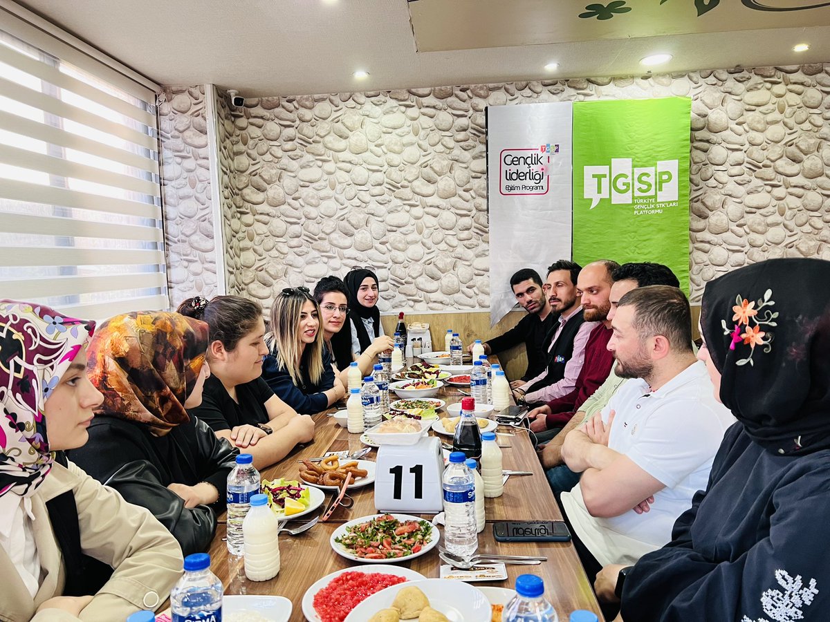 Kocaman aileye sahip olmanın gururu ile❣️

✋Türkiye Gençlik STK’ları Platformu Başkanı Sayın <a href="/hustaosmanoglu/">Ali Haydar Ustaosmanoğlu</a> ve ekibi;Gençlik Liderliği Eğitimi3 programından mezun adaylarımızla iftar programında buluştu😍Gençlerimize verilen emek ve desteklerden ötürü <a href="/tgsptr/">Türkiye Gençlik STK'ları Platformu - TGSP</a> teşekkür ederiz.💐