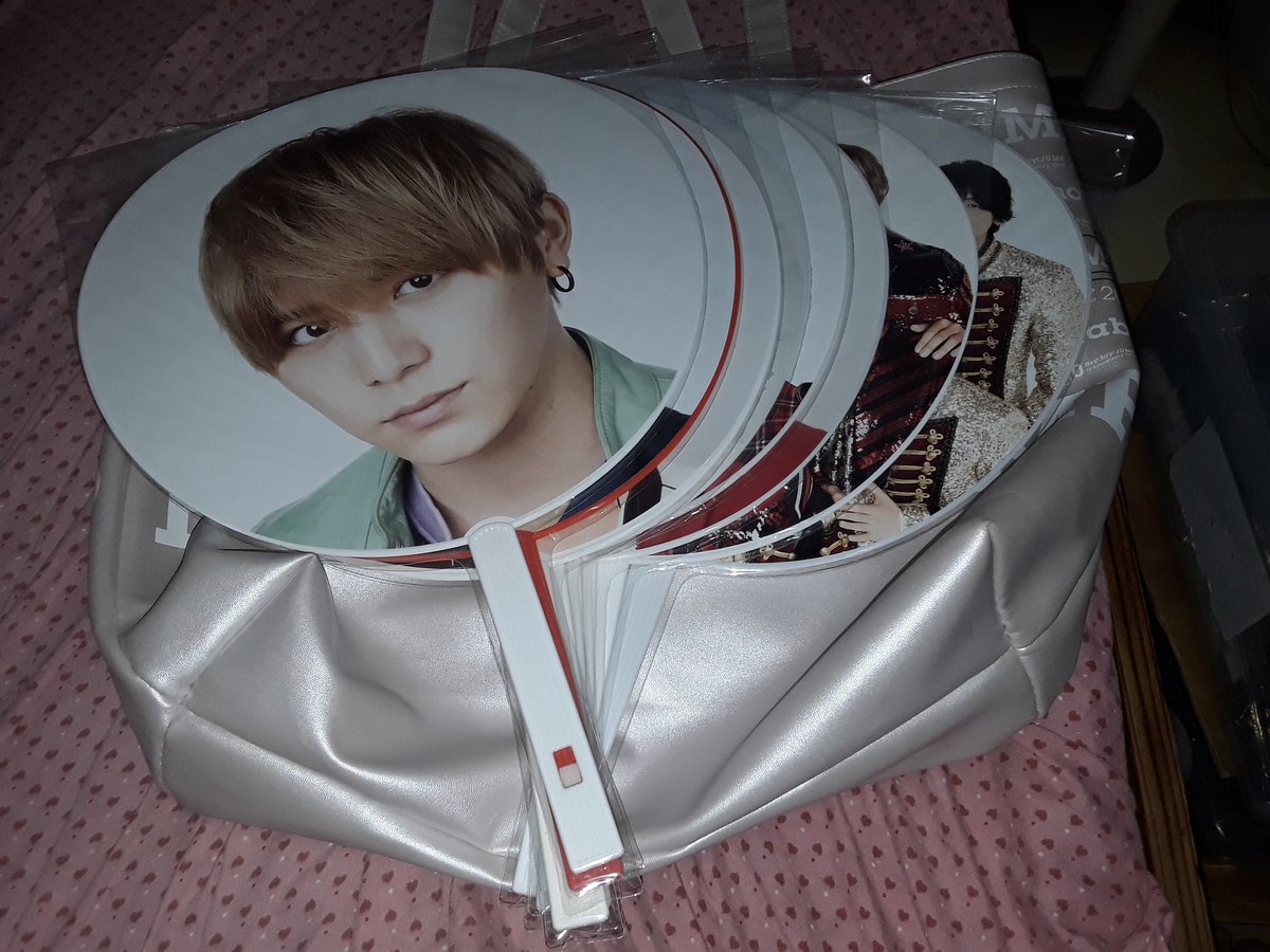 meiyamada05's tweet photo. Resealed my #HeySayJUMP #うちわ so hard to find uchiwa cover full body resealable and now i found in #Shopee my uchiwa not to get dust  
#ジャニヲタ部屋 @dyodism #fromdyodism https://t.co/lWdrerJYoo