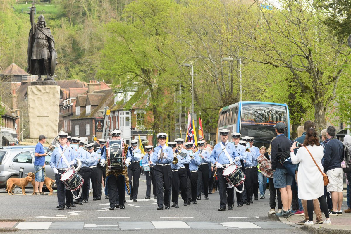 hantschronicle's tweet photo. Hundreds of scouts parade through Winchester to mark St George's Day https://t.co/ZK5DYF9sO2 https://t.co/S0MRKJ1zLV