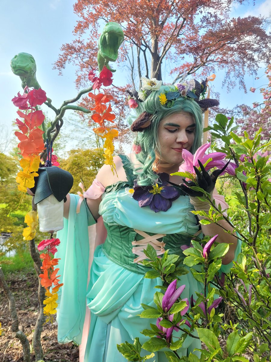 EmmagicaI's tweet photo. Fearne Calloway
🌸🌺🐍
Character by @TheVulcanSalute for @CriticalRole 
🌸🌺🐍
I had a blast bringing Fearne to life at Elfia yesterday. I already know I'll be hanging out with her more often
#CriticalRole #CriticalRoleCosplay #FearneCalloway #BellsHells #Elfia #ElfiaHaarzuilens https://t.co/dEyl1SRIEW