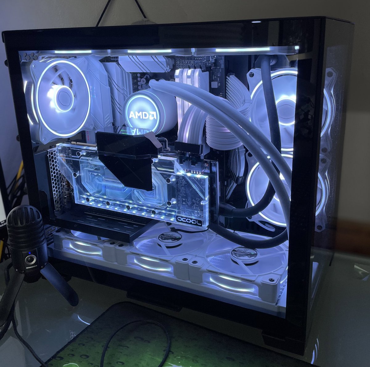 2_Stack_'s tweet photo. @JayzTwoCents Sadly missed out on this one… just saw the video. Still wanna submit something: started with a GTX 1080 and 6700k prebuilt in a Silent Base 800. Sold components over time and bought „new“ used ones as upgrades. Total upgrade cost ~ 500€.#jaywhatdoyouthinkapril22 https://t.co/bDwAa7r5d7