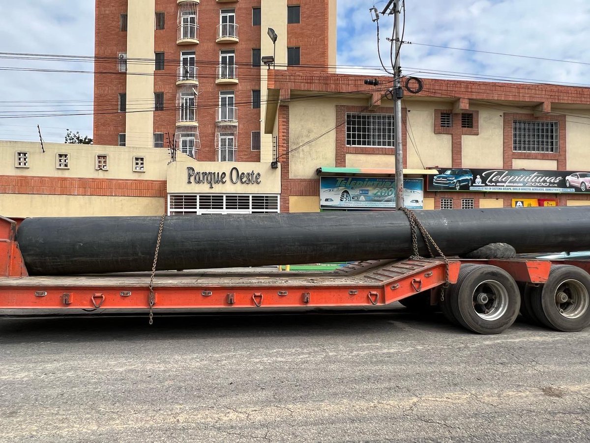 AdolfoP_Oficial's tweet photo. #24Abr Hidrolara se encuentra realizando excavación para reemplazar 12 metros del colector de aguas servidas en la avenida Florencio Jiménez del municipio Iribarren. https://t.co/0JLE4n4yO6