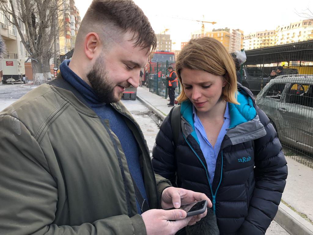 Yesterday he lost his 3 month old daughter, wife and mother in law in a Russian missile strike We found Yuriy Glodan trying to salvage his memories from the rubble of the building He wanted the world to hear about his family Producer: @OLaceEvans bbc.com/news/world-eur…