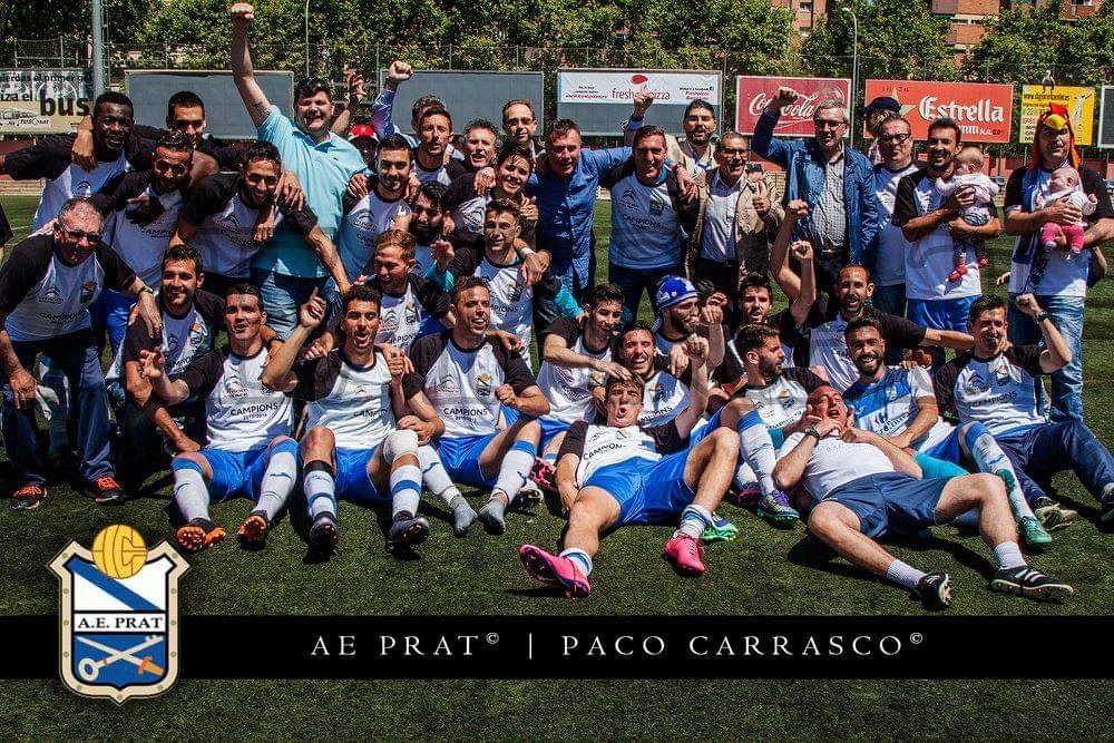 aeprat1945's tweet photo. 📌 EFEMÈRIDE 

📅 Tal dia com avui, fa 6 temporades, el nostre primer equip es proclamava CAMPIÓ DE LLIGA de #3div5 al camp de la Verneda 🙌🏻🙌🏻

👏🏻 Dedicada a Nacho del Moral🕯️❤️

🗞️ Us deixem la crònica d'aquell gran dia

🔗 https://t.co/lLiNV474wU

#SomPotablava ⚽️💪🐔 https://t.co/mTsElHGjGD