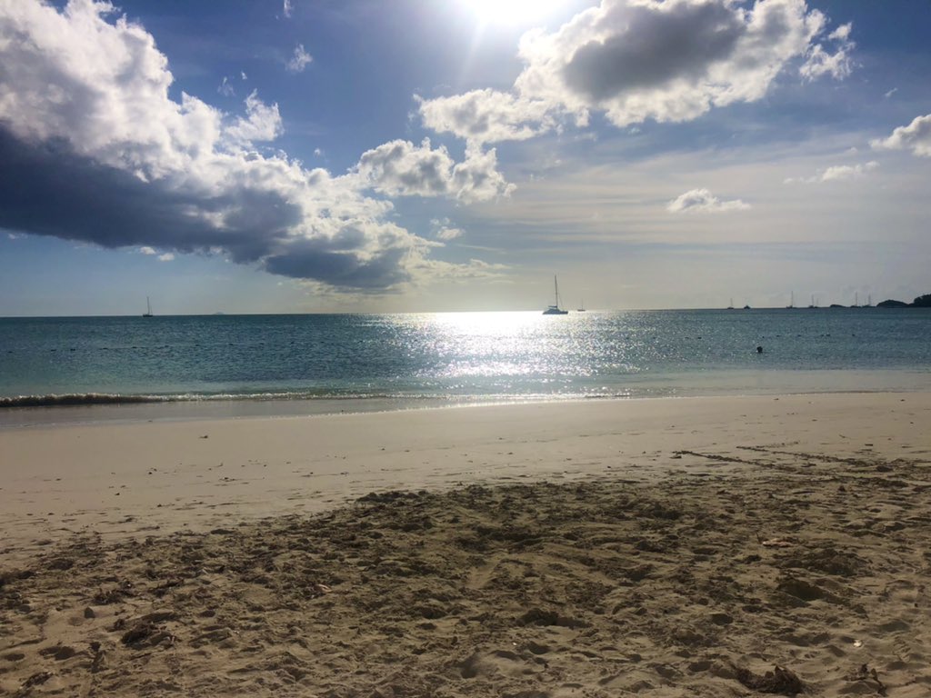 MariaMazraz's tweet photo. It’s not a bad evening view 🏝❤️ #JollyBeach #Antigua https://t.co/hgQTv9ccfC