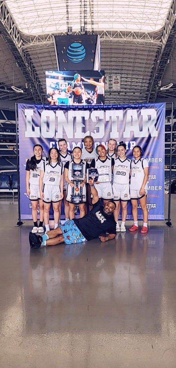 SALadyHoops's tweet photo. SALADYHOOPS 2023 GOLD wins THE PLATINUM DIVISION CHAMPIONSHIP vs California SPARKS. GOOD COLLEGE LOOKS THE LAST 3 DAYS! INCREDIBLE JOB @jamberbball &amp; @Ohio_Basketball  Unique, awesome experience plus I lost 10 lbs with all those steps lol.
 PS Em is on the jumbotron https://t.co/XHIUNmmXGN