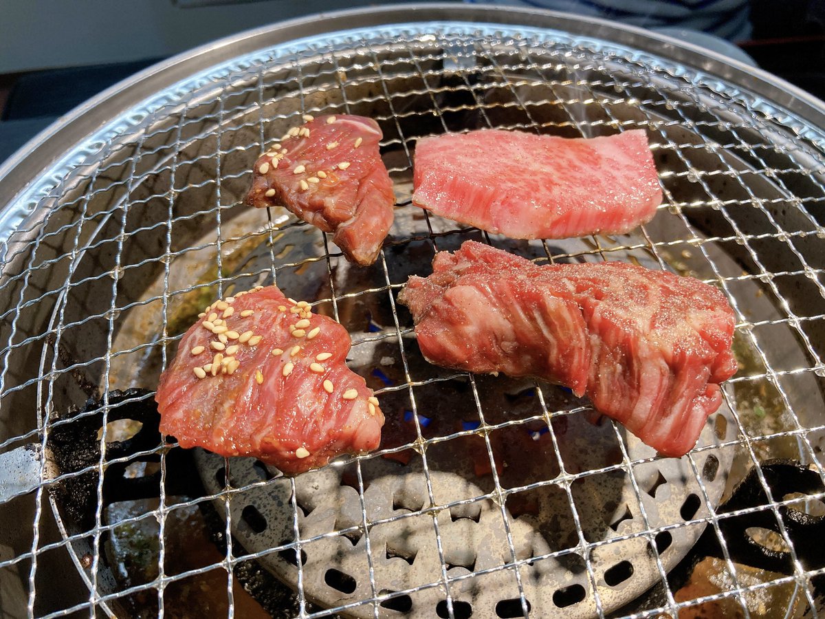 ryokoshashincom's tweet photo. 大阪府枚方市の焼肉屋「牛萬」
上肉焼ランチは特上カルビ、特上ロース、和牛上ハラミが塩とワサビとよく合う！
壺漬けハラミランチの方も美味。
なによりも、コスパ抜群！
かなり気に入りました。 https://t.co/hAR98HMumC
