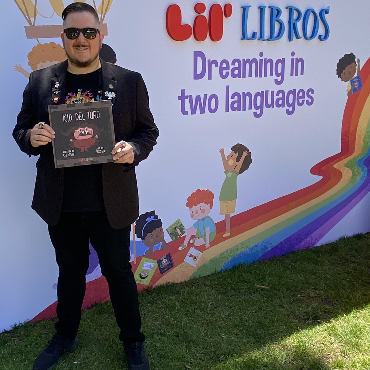 Chogrin's tweet photo. Had a wonderful time reading #KiddelToro (@RealGDT) yesterday at the @lil_libros #storytime stage, part of the @latimes #festivalofbooks (inside the @uscedu campus). Thank-you to everyone who stopped by!

#lillibros #chogrin #pakoto #guillermodeltoro #monsters #bilingualbooks https://t.co/PzMuqkO3UO