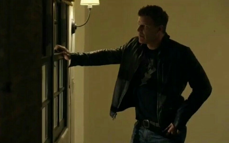 JHayesBravo1's tweet photo. Petition that this man gets a house in S6!! Hasn't he suffered enough already!?! Come on now. #SEALteam https://t.co/V6Dfyf45jL
