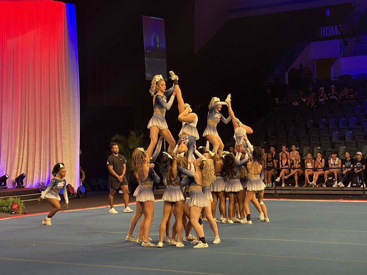 CheerTheory's tweet photo. THE TRANSITIONS 💙

THE ENERGY ❤️

THE CONFIDENCE 🤍

New Jersey Spirit Explosion - FAB5 ARE DEFINITELY COMING FOR THAT GLOBE 🌎 

#CheerWorlds2022 #FieldHouse https://t.co/I0WJoiKyC6