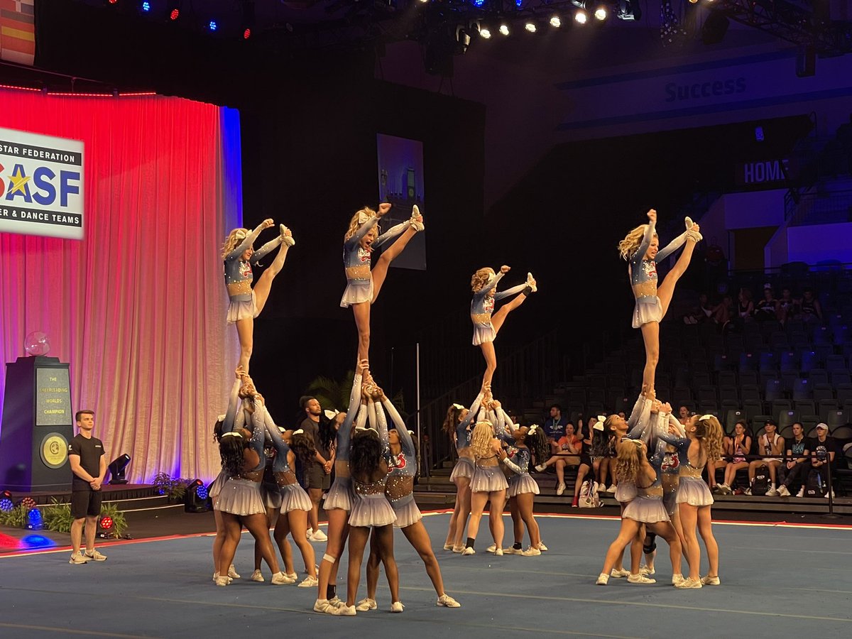 CheerTheory's tweet photo. THE TRANSITIONS 💙

THE ENERGY ❤️

THE CONFIDENCE 🤍

New Jersey Spirit Explosion - FAB5 ARE DEFINITELY COMING FOR THAT GLOBE 🌎 

#CheerWorlds2022 #FieldHouse https://t.co/I0WJoiKyC6