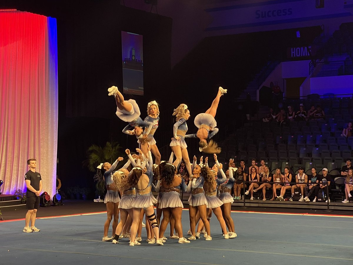 CheerTheory's tweet photo. THE TRANSITIONS 💙

THE ENERGY ❤️

THE CONFIDENCE 🤍

New Jersey Spirit Explosion - FAB5 ARE DEFINITELY COMING FOR THAT GLOBE 🌎 

#CheerWorlds2022 #FieldHouse https://t.co/I0WJoiKyC6